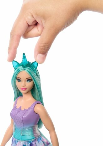 83722 Barbie A Touch of Magic  Turquoise hoorn  