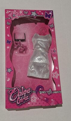 30510 Chloe Girlz Poppenkleding Zilveren Avondjurkje 